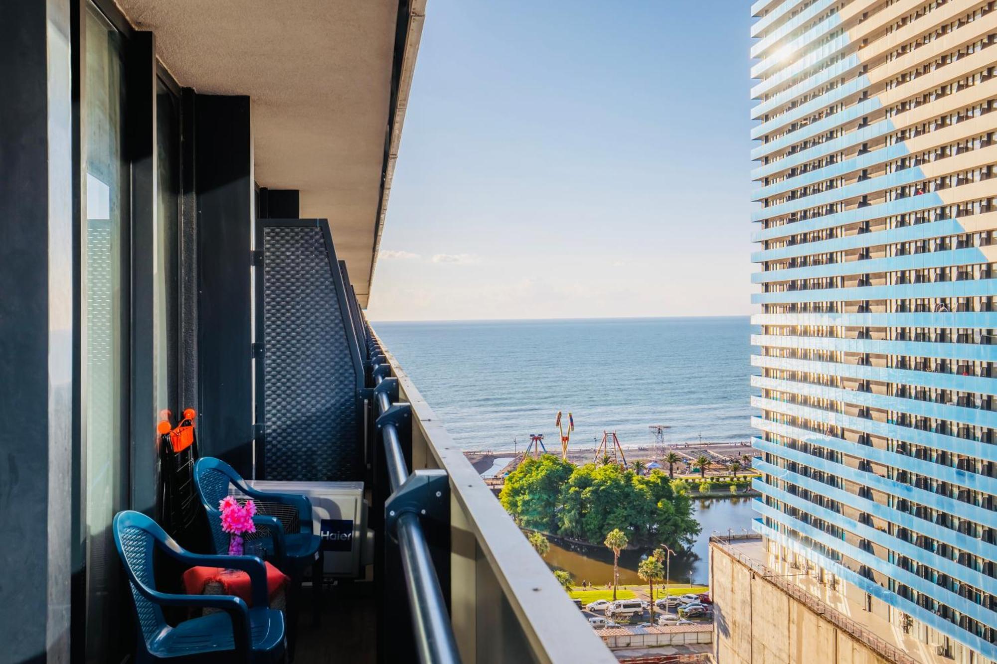 Aparthotel Orbi City Batumi Exterior photo
